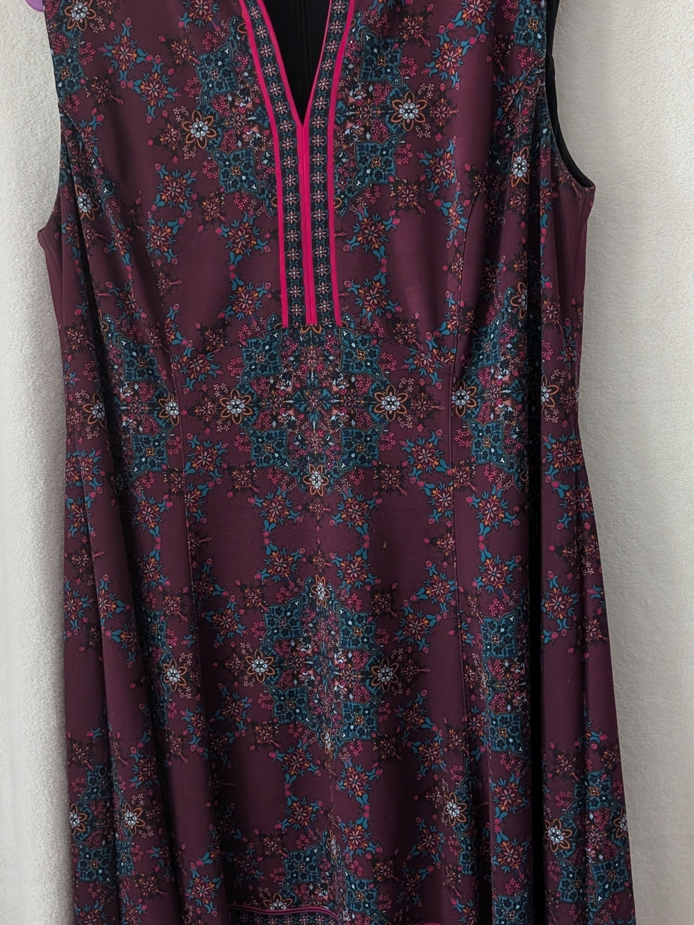 Sleeveless Plum Floral-Print Midi Dress with Contrast Trim